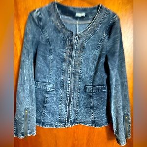 Unique and adorable acid wash denim jacket